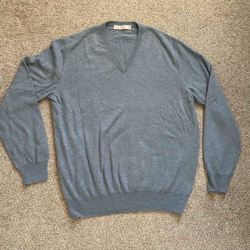 Ermenegildo Zegna Luxurious 100% Cashmere V-neck Sweater